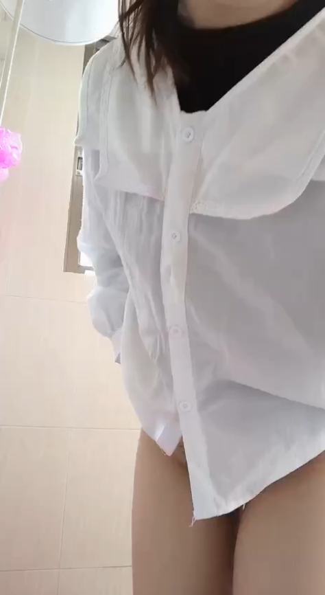 [clip sex] Cởi đồ đi tắm